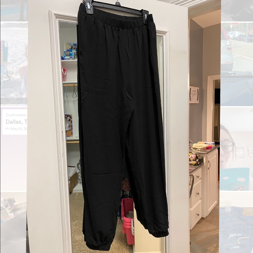 Dress pants with cinched ankle